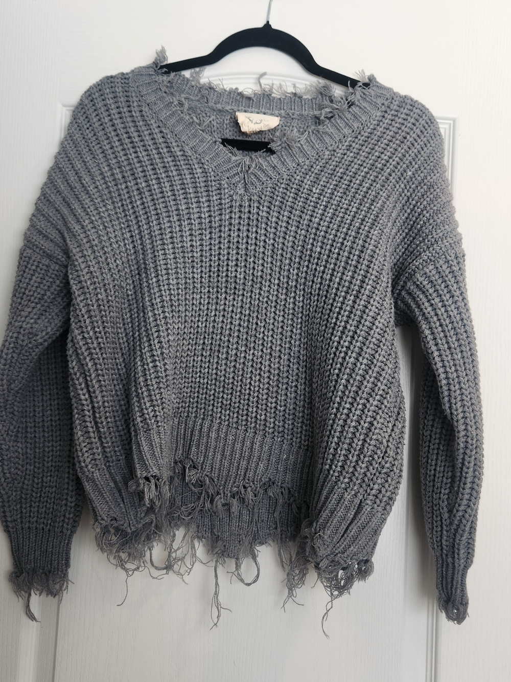 Fantastic Fawn Gray Distressed Knit Women's Sweater S Euc